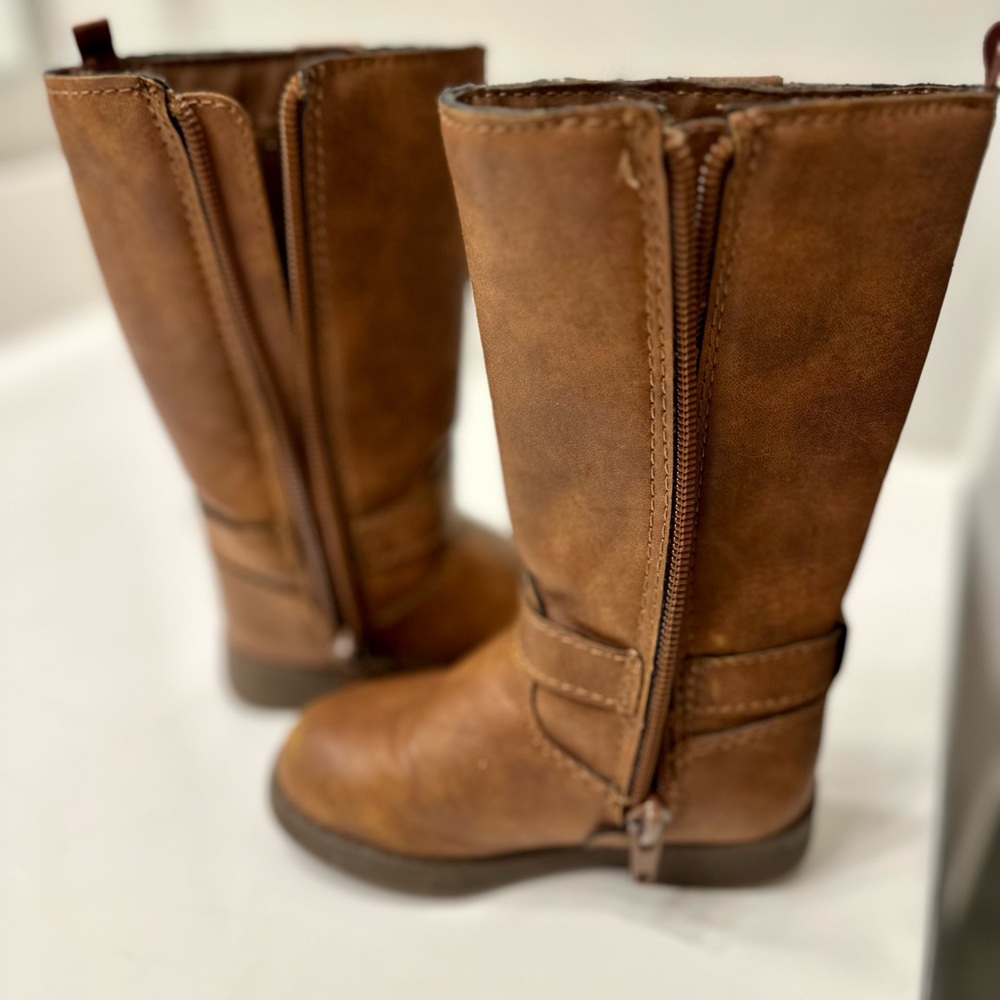 OshKosh B'Gosh Toddler and Little Girls Lumi Fashion Boot, Size 6